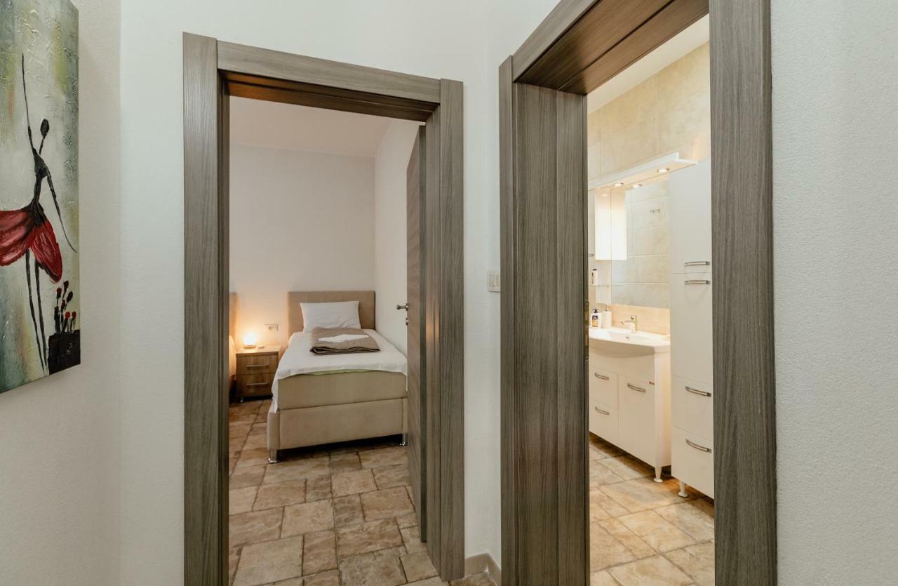 Bobana Apartments Дони-Моринь Экстерьер фото