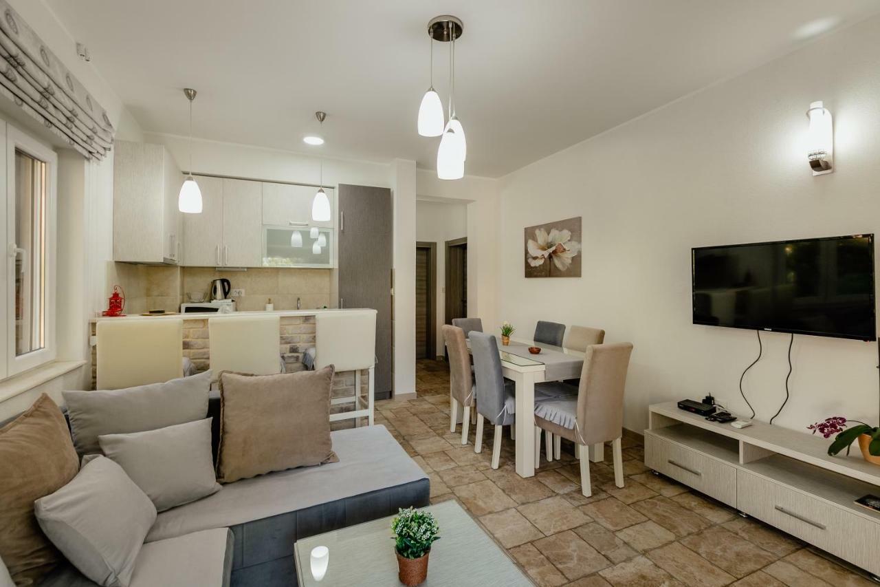 Bobana Apartments Дони-Моринь Экстерьер фото